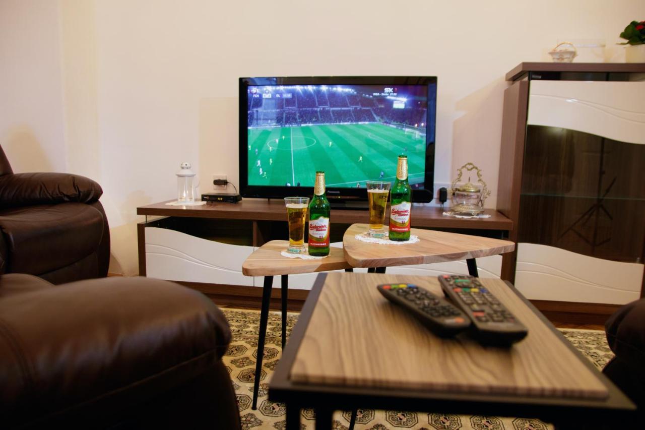 Little Vienna Gold Apartment Varazdin Bagian luar foto