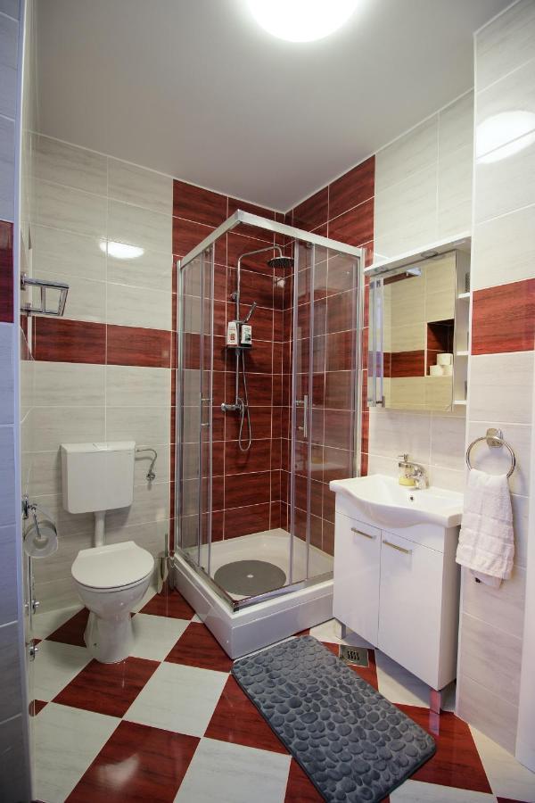 Little Vienna Gold Apartment Varazdin Bagian luar foto