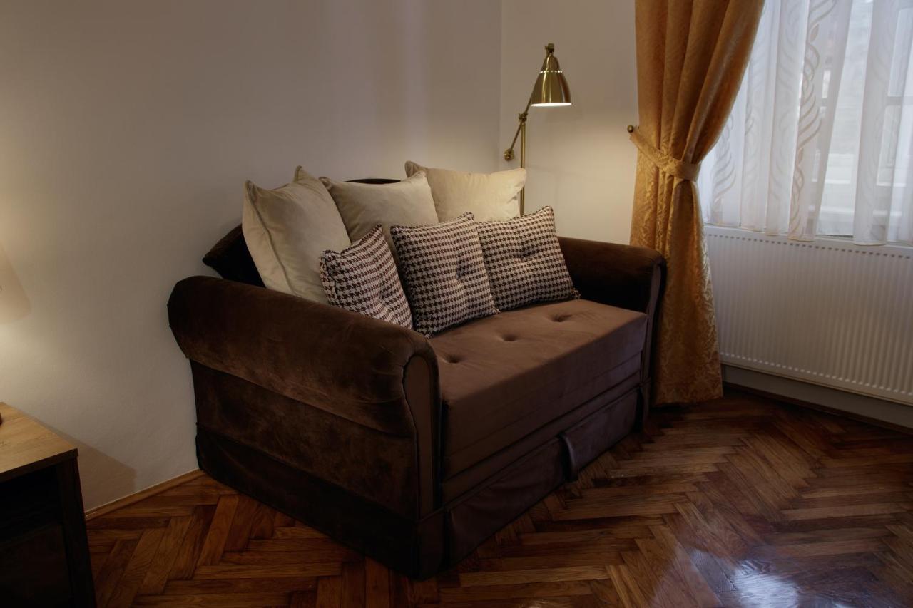 Little Vienna Gold Apartment Varazdin Bagian luar foto