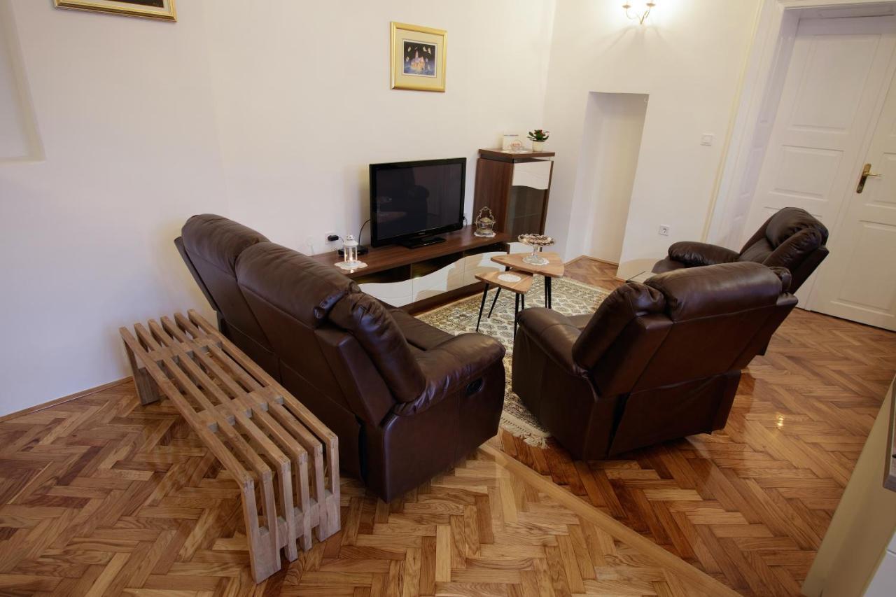 Little Vienna Gold Apartment Varazdin Bagian luar foto