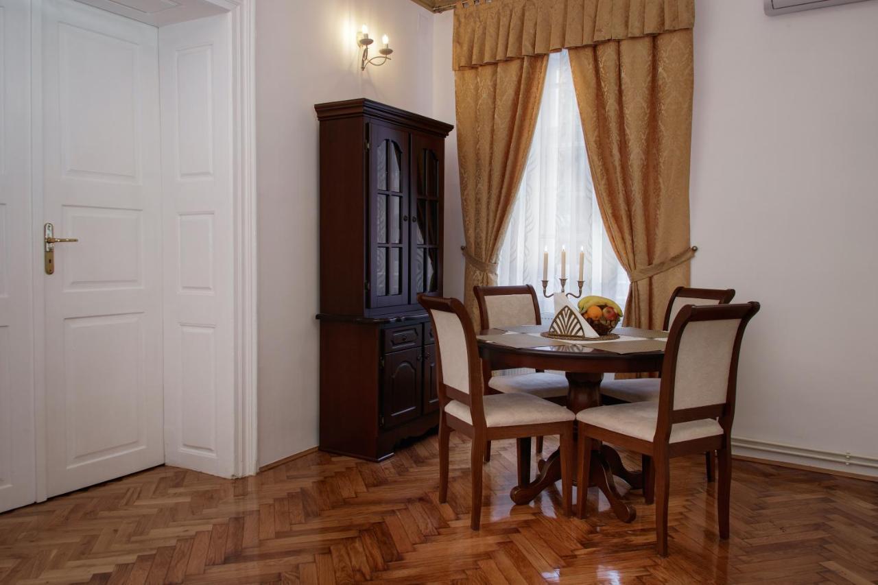 Little Vienna Gold Apartment Varazdin Bagian luar foto
