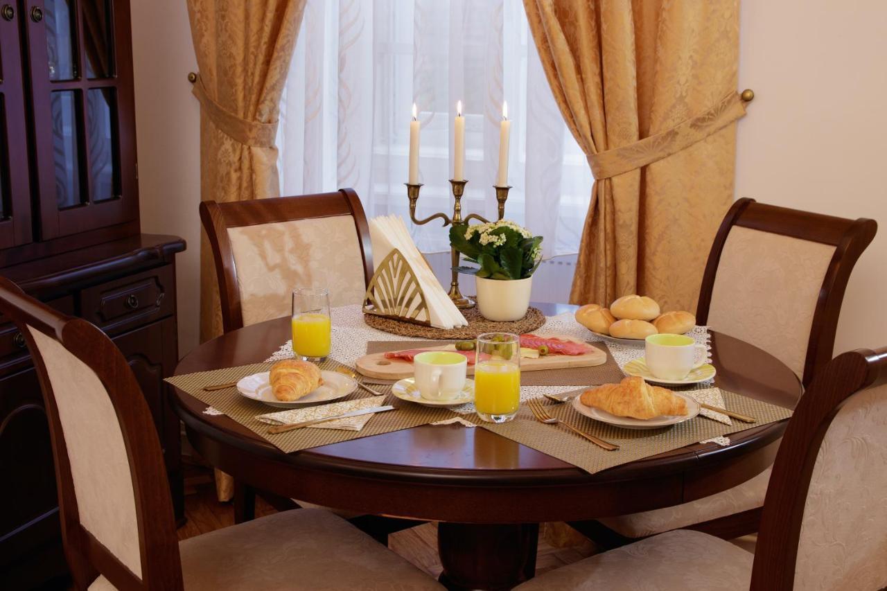 Little Vienna Gold Apartment Varazdin Bagian luar foto