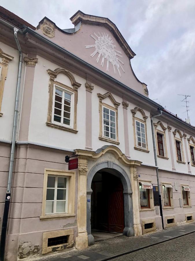 Little Vienna Gold Apartment Varazdin Bagian luar foto